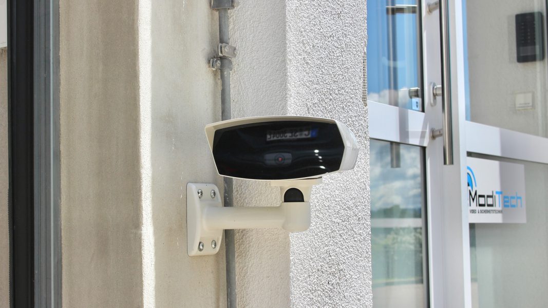 AVUTEC Gatekeeper 410X ANPR camera for garage access